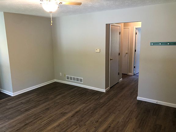 5th image of 588 Holly Ct S