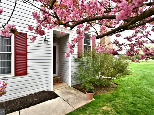 800 Beacon Ct, Lansdale, PA 19446