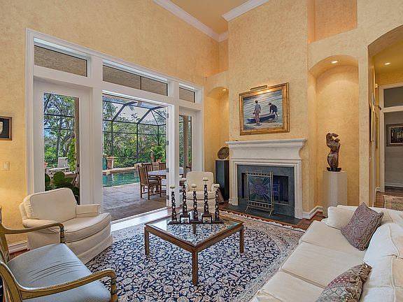 Living Room w/Gas Fireplace