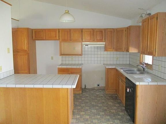 4th image of 219 N Adams St