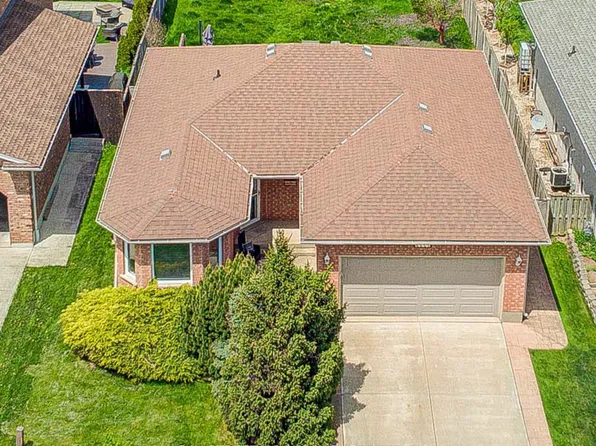 8223 Marcon St, Niagara Falls, ON L2H 3A9