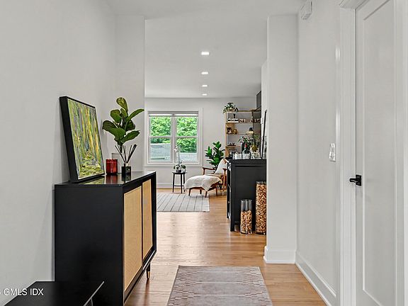 5th image of 14 Rockland Pl