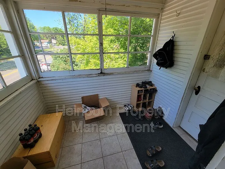 330 N 12th Ave E — Photo 17