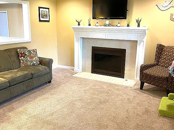 5th image of 1271 Applewood Dr
