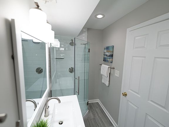 2nd image of 1119 Race St