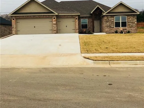 207 Deere Run Dr, Cave Springs, AR 72718