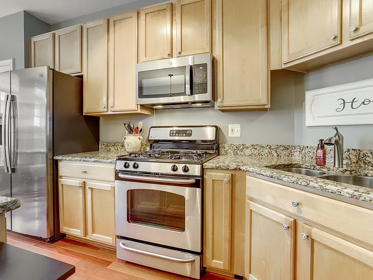 141 Martin Ln — Photo 16