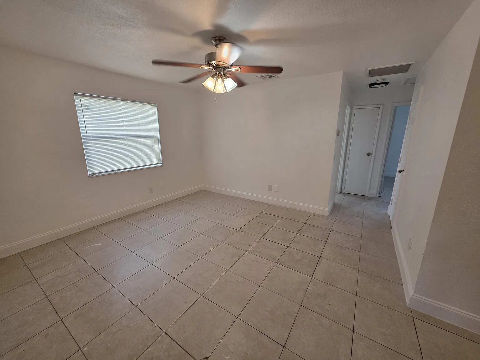 2 bed, 1.0 bath, 750 sqft, $2,000 — Photo 2
