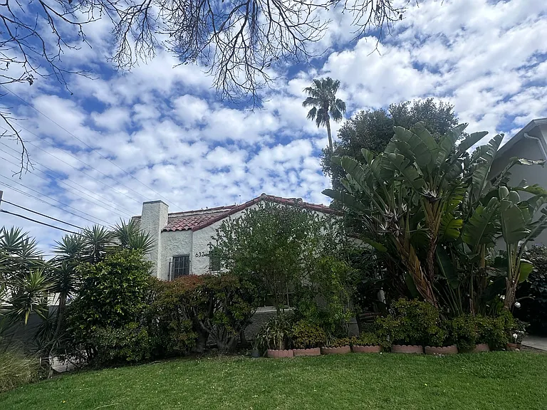 632 N Orange Dr #636 — Photo 1