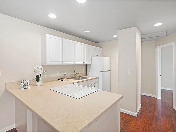 5th image of 160 Keonekai Rd APT 14-202