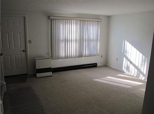 3rd image of 7 Applewood Dr