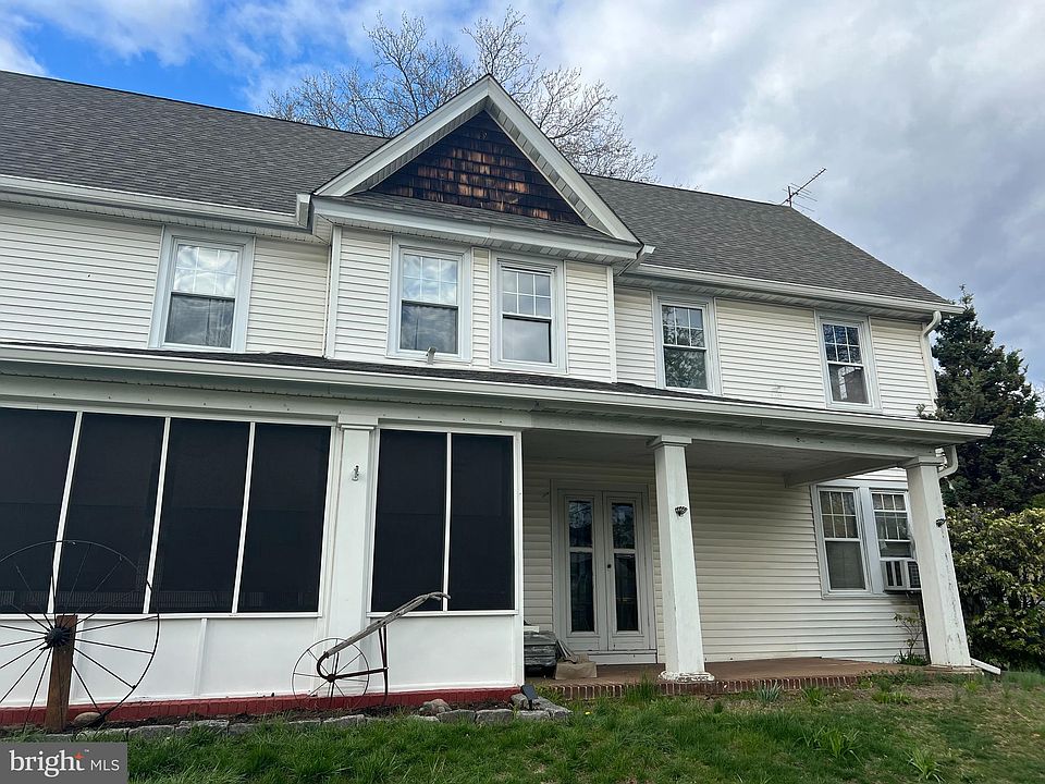 2nd image of 233 Elm Ave