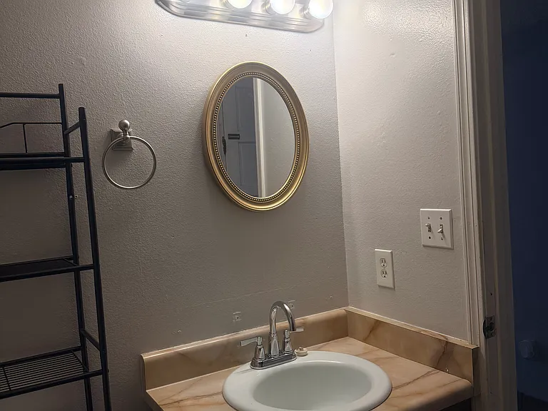7506 Penn Ln NE #B — Photo 16