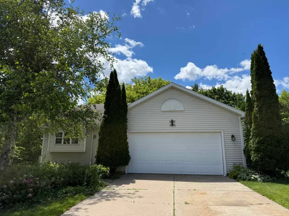 819 Spellman St, Mount Horeb, WI 53572