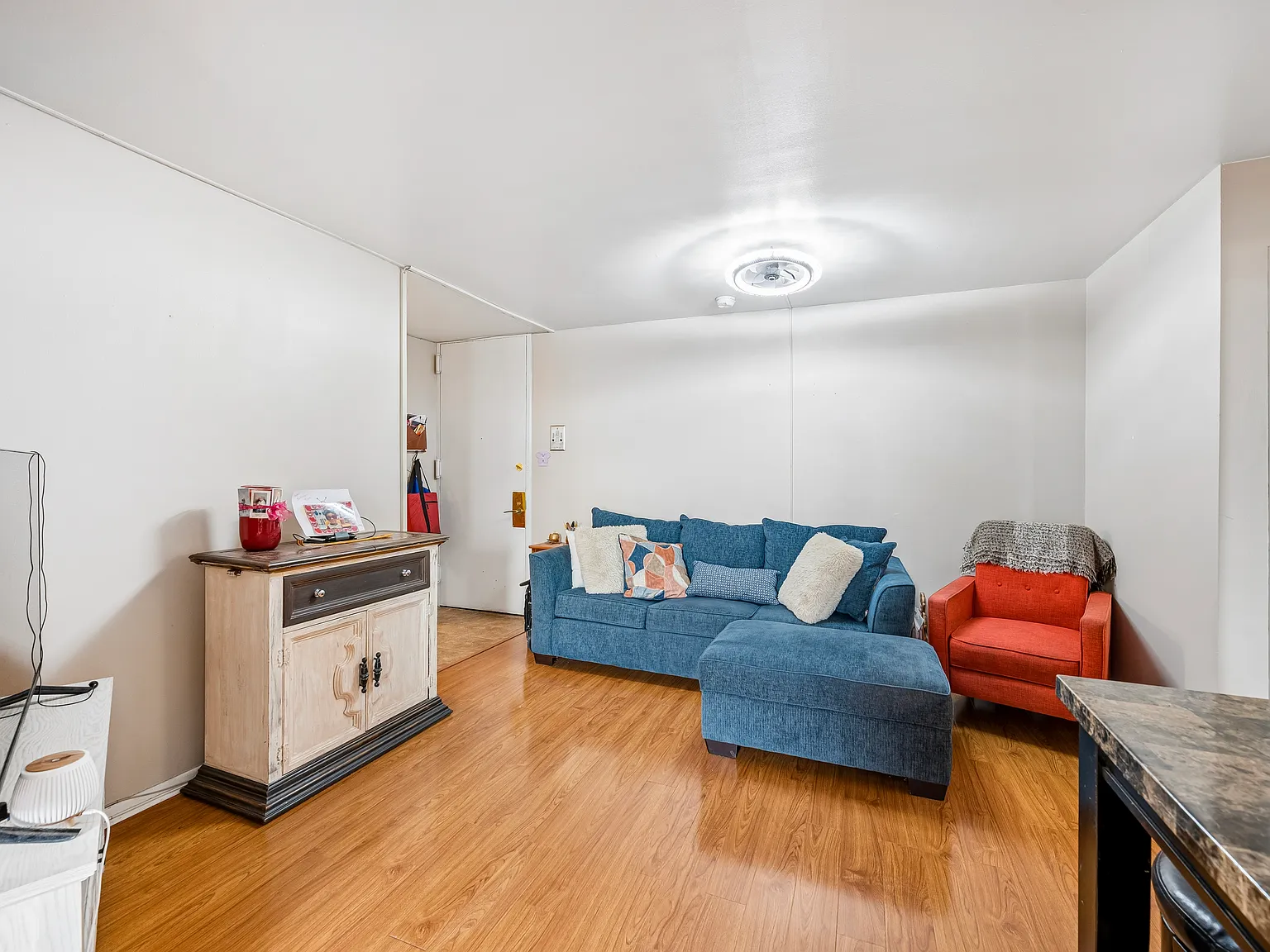 2 bed, 815 sqft, $1,800 — Photo 3