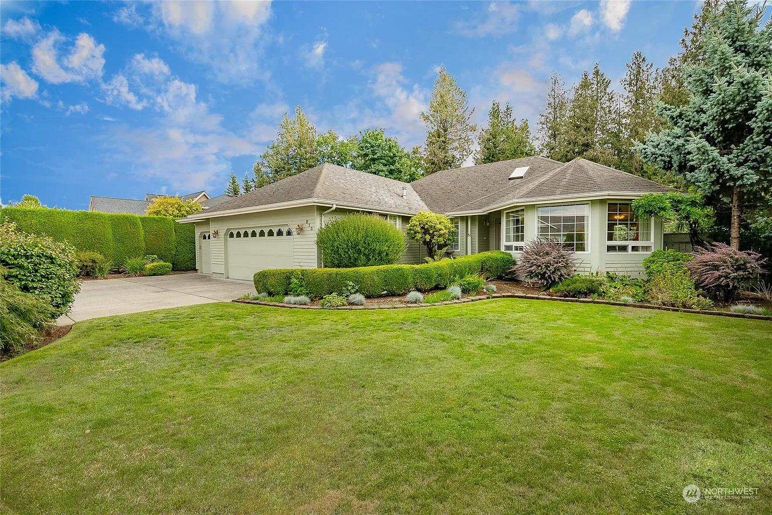 213 E Sunrise Drive photo 1