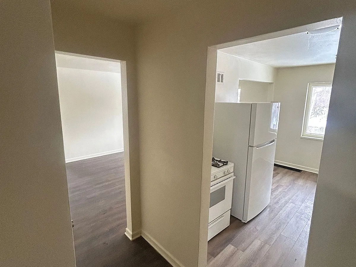 Building Photo - 2616 Newport Ave #6