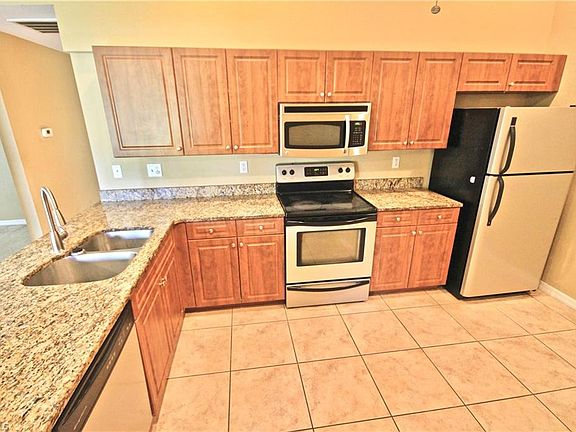 3rd image of 4540/4542 28th St SW