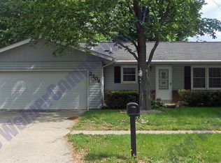 2304 Sumac Dr, Champaign, IL 61821