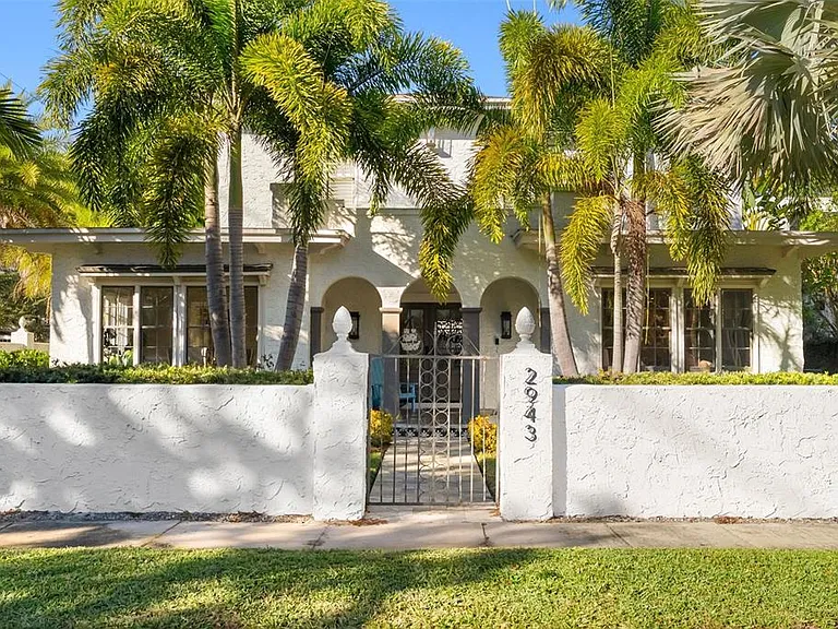 2943 W Bayshore Ct — Photo 1