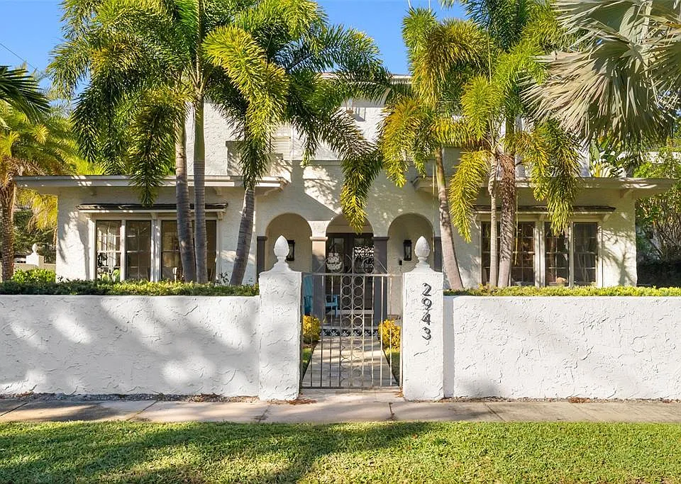 2943 W Bayshore Ct