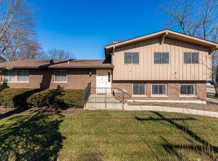 302 N Airlite St #302, Elgin, IL 60123