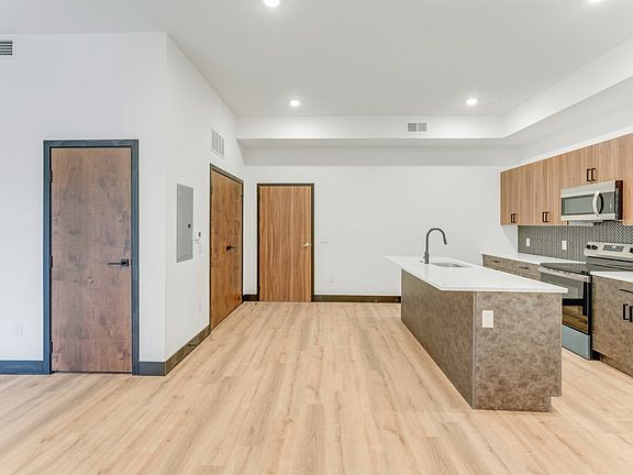 2nd image of 3319 Fairmount Ave #413