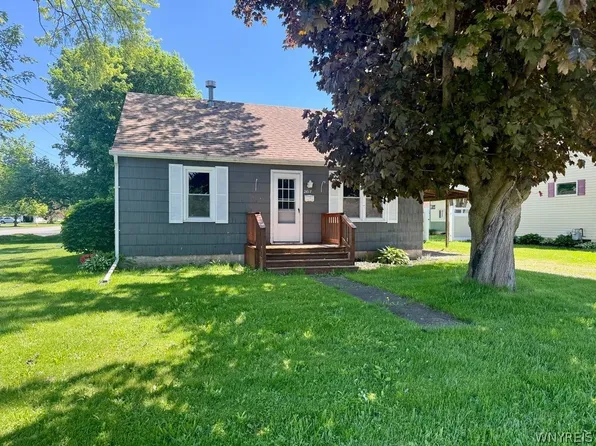 2617 Howard Ave, Newfane, NY 14108
