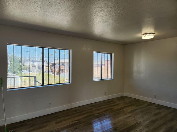 4th image of 721 W 81st St APT 6