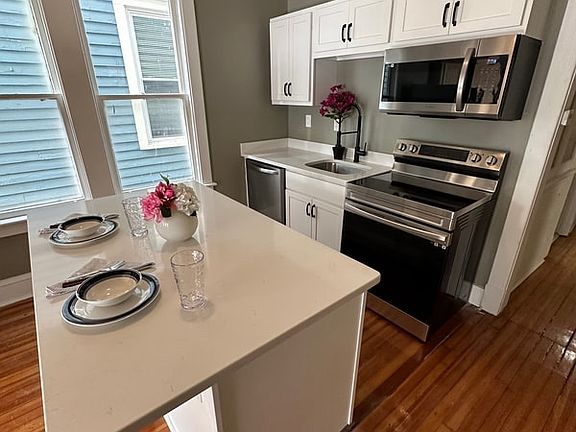 2nd image of 675 Myrtle Ave APT 1