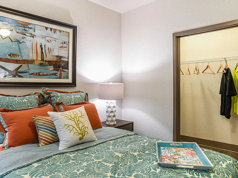 Centre Pointe Apartments — Photo 11