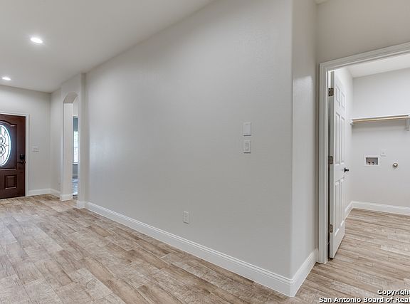 4th image of 1203 Silverton