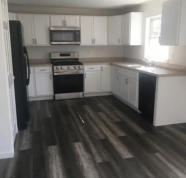 1744 Lakeside Dr S — Photo 4
