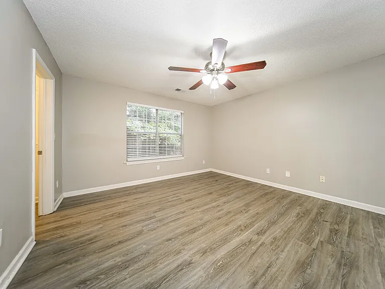 1205 Redbud Ct — Photo 8