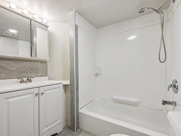 1128 W Diversey Pkwy #1G — Photo 17