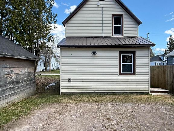 3rd image of 1114 Young St