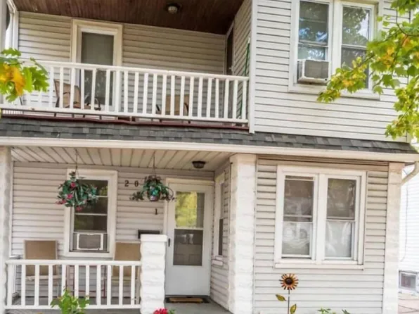 2092 Lark St, Lakewood, OH 44107