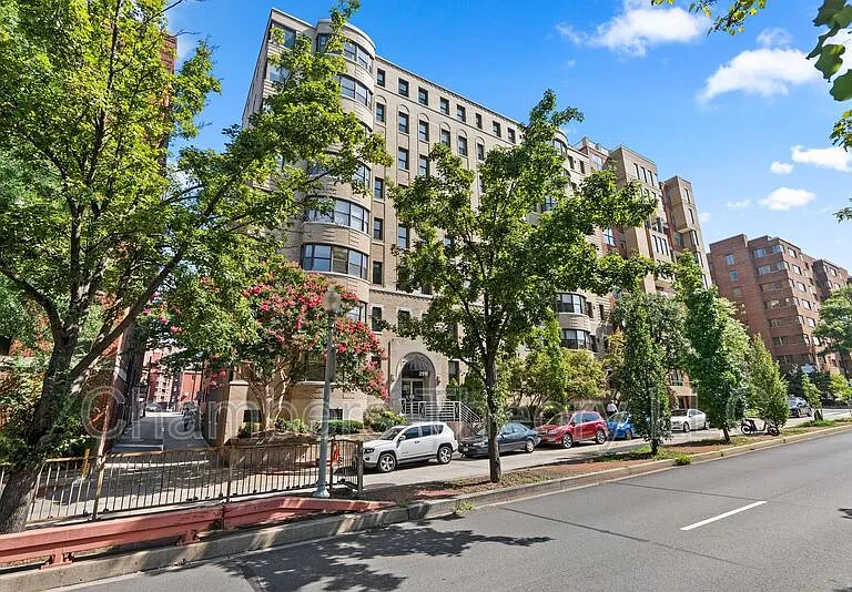 2515 K St NW #403 — Photo 2