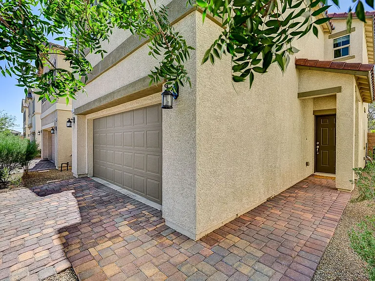 6363 Amelia Ridge Ave — Photo 2