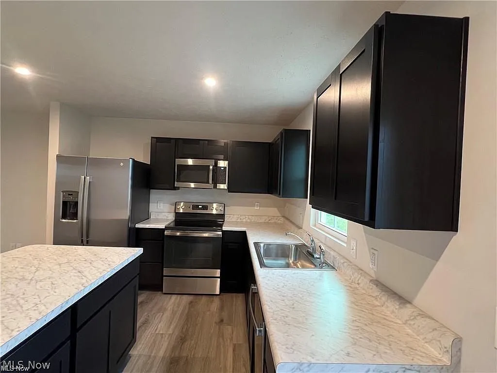 4 bed, 2.5 bath, 1680 sqft, $2,595 — Photo 4