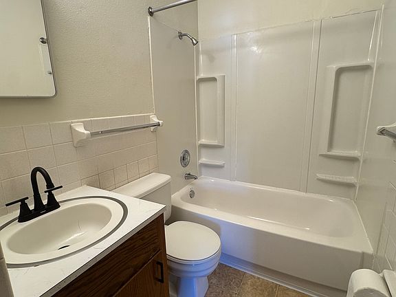 5th image of 906 8th St S #1