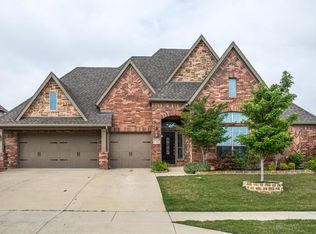 411 Aylesbury Ct, Roanoke, TX 76262