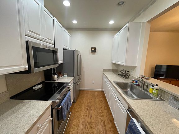 4th image of 2559 Park Blvd #101