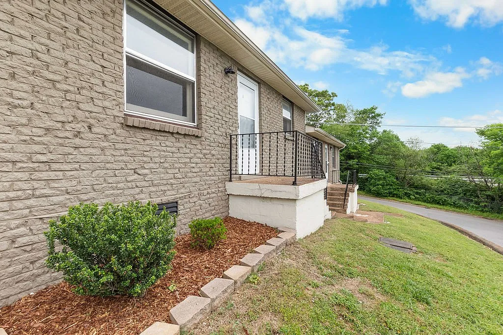 2 bed, 663 sqft, $1,700 — Photo 3