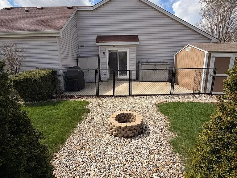 1219 Huntington Dr — Photo 22