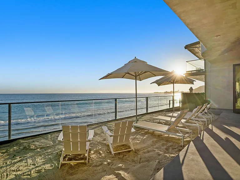 Feel the sand between your toes in minutes _ Carbon Beach is calling.