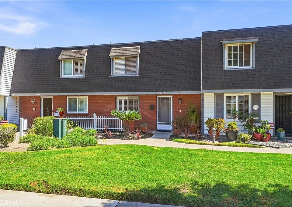 1st image of 20244 Magnolia St