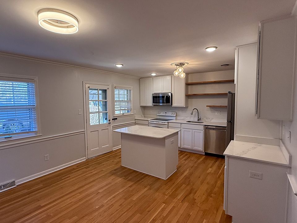 Kitchen with attached dinning area