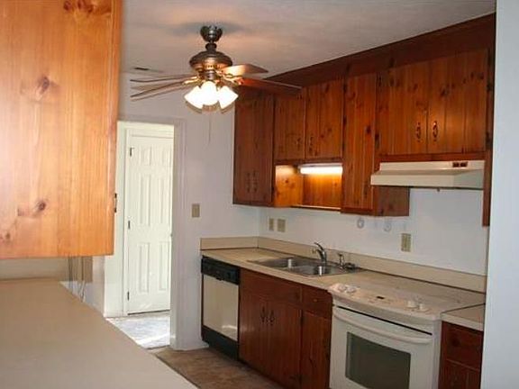 3rd image of 410 Maureen Dr