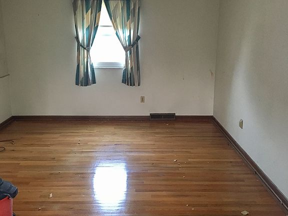4th image of 25150 Randall Dr
